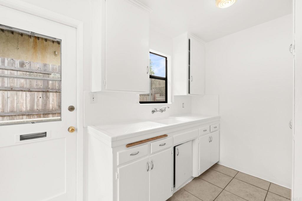 152 54 Redwood Avenue