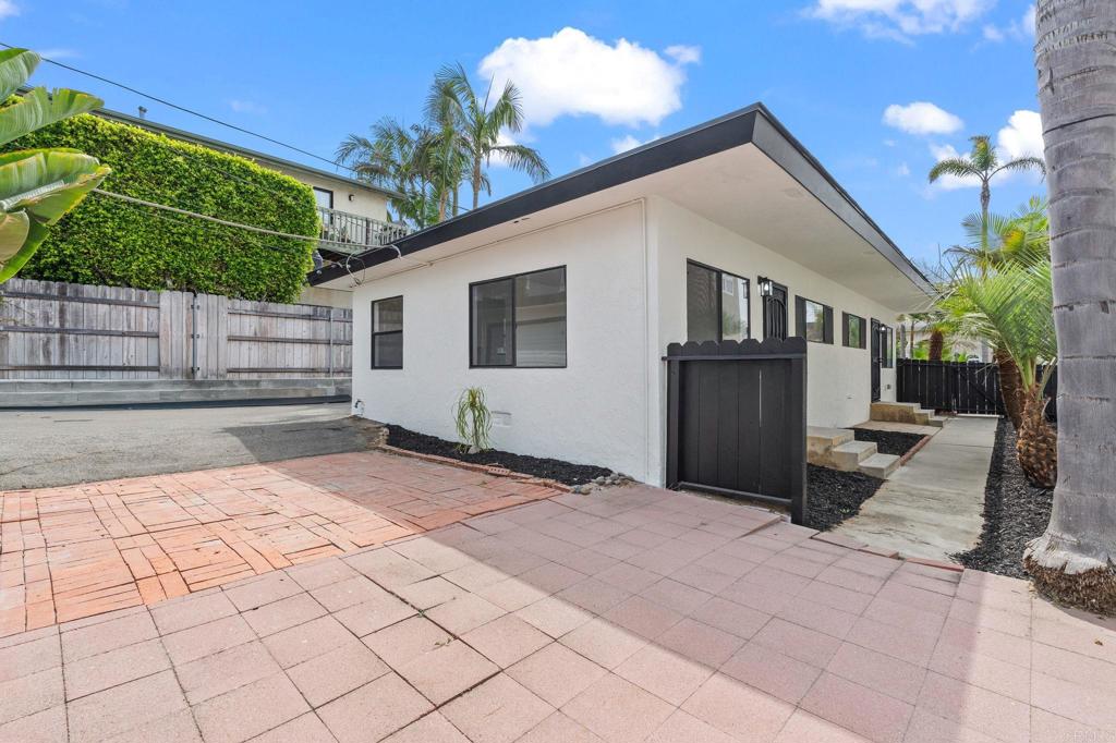 152 54 Redwood Avenue