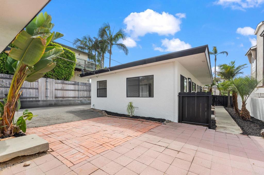 152 54 Redwood Avenue