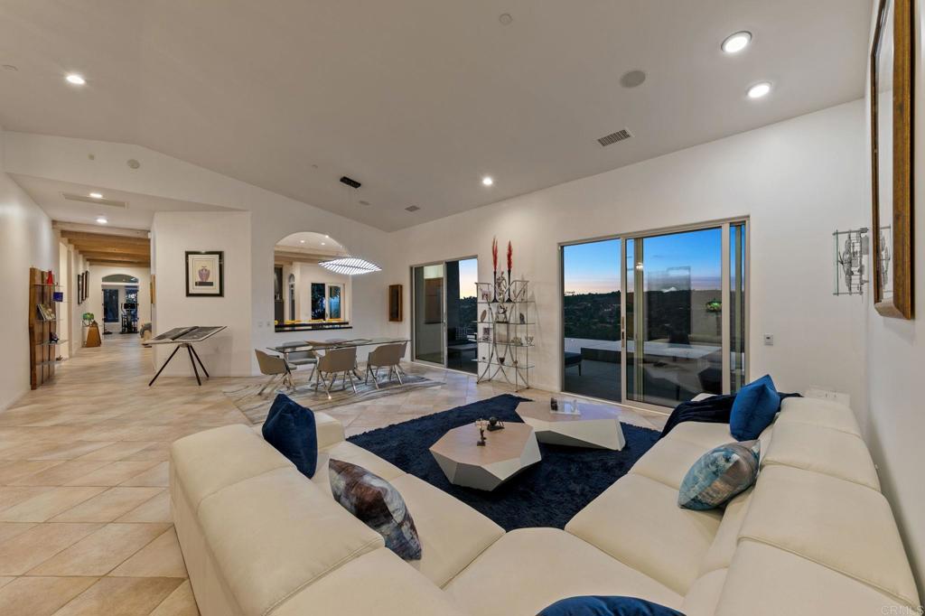 30330 Via Maria Elena