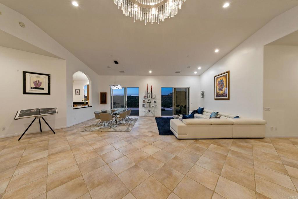 30330 Via Maria Elena