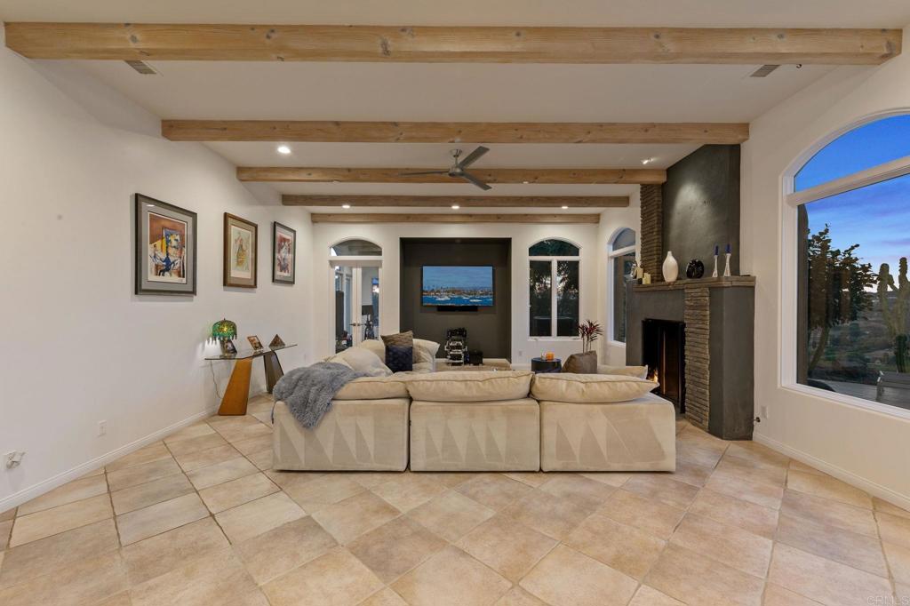 30330 Via Maria Elena