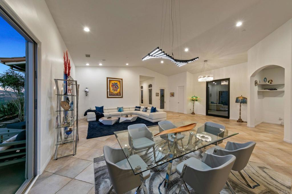 30330 Via Maria Elena