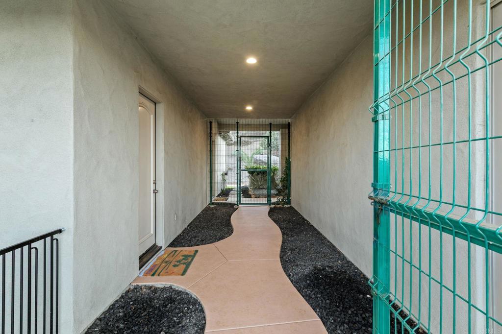 30330 Via Maria Elena