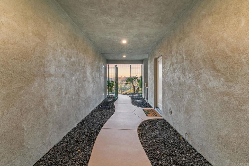 30330 Via Maria Elena