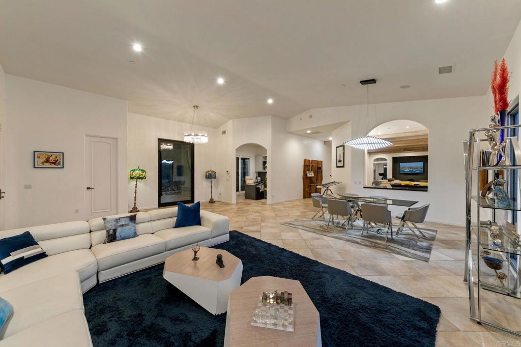 30330 Via Maria Elena