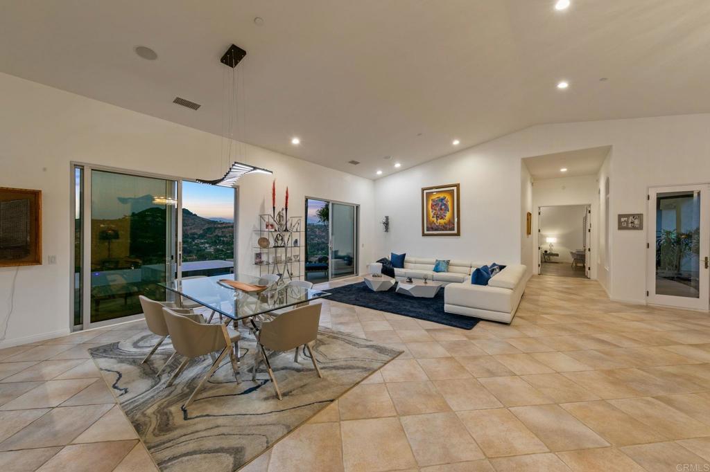 30330 Via Maria Elena