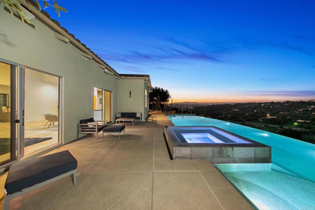 30330 Via Maria Elena