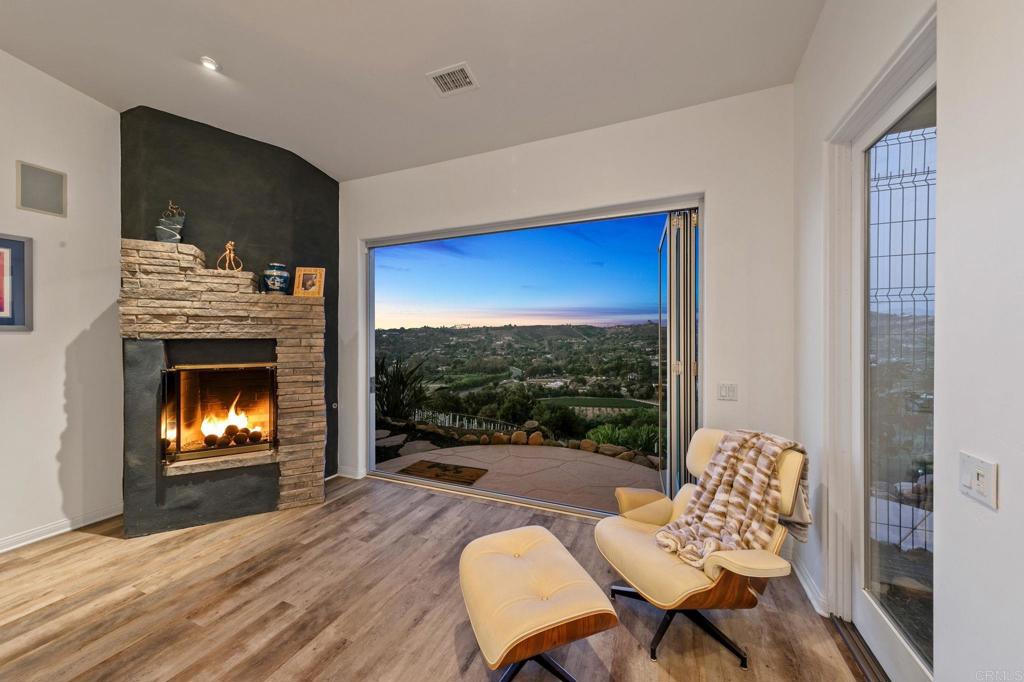 30330 Via Maria Elena