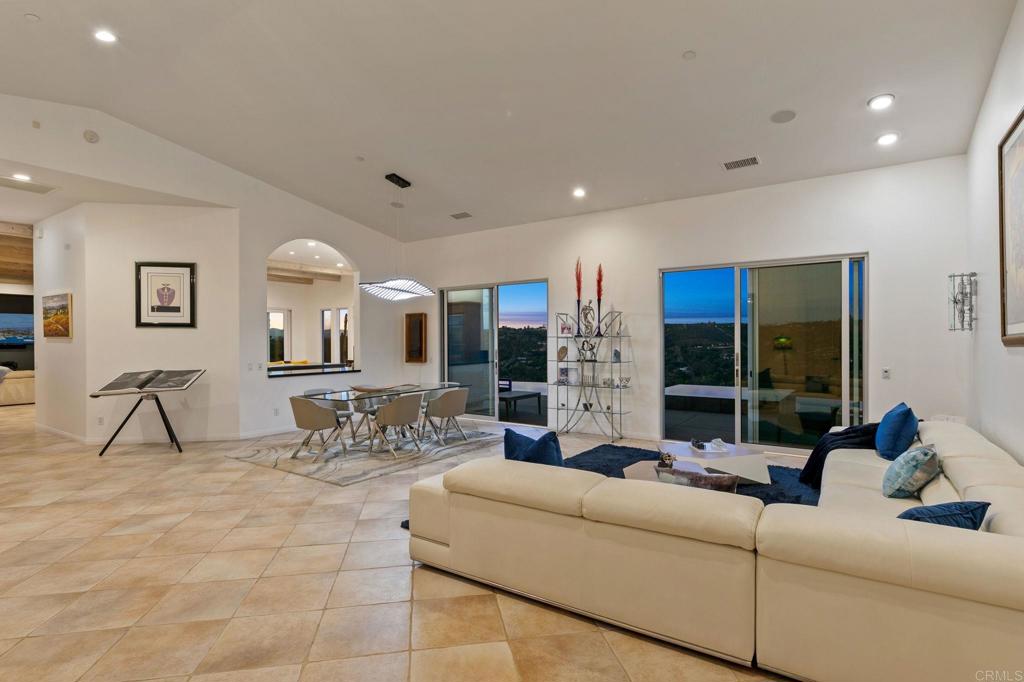 30330 Via Maria Elena