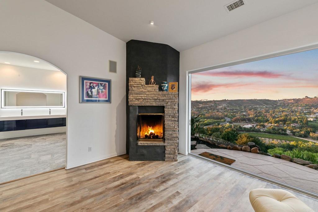 30330 Via Maria Elena