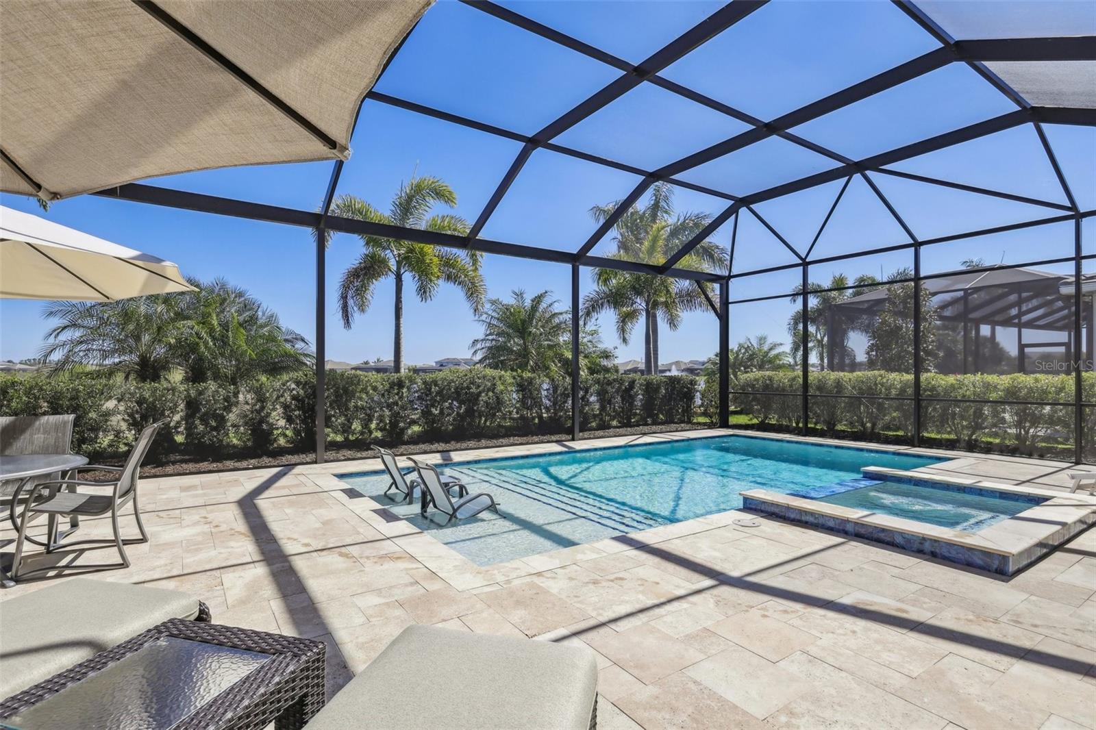 8252 REDONDA LOOP