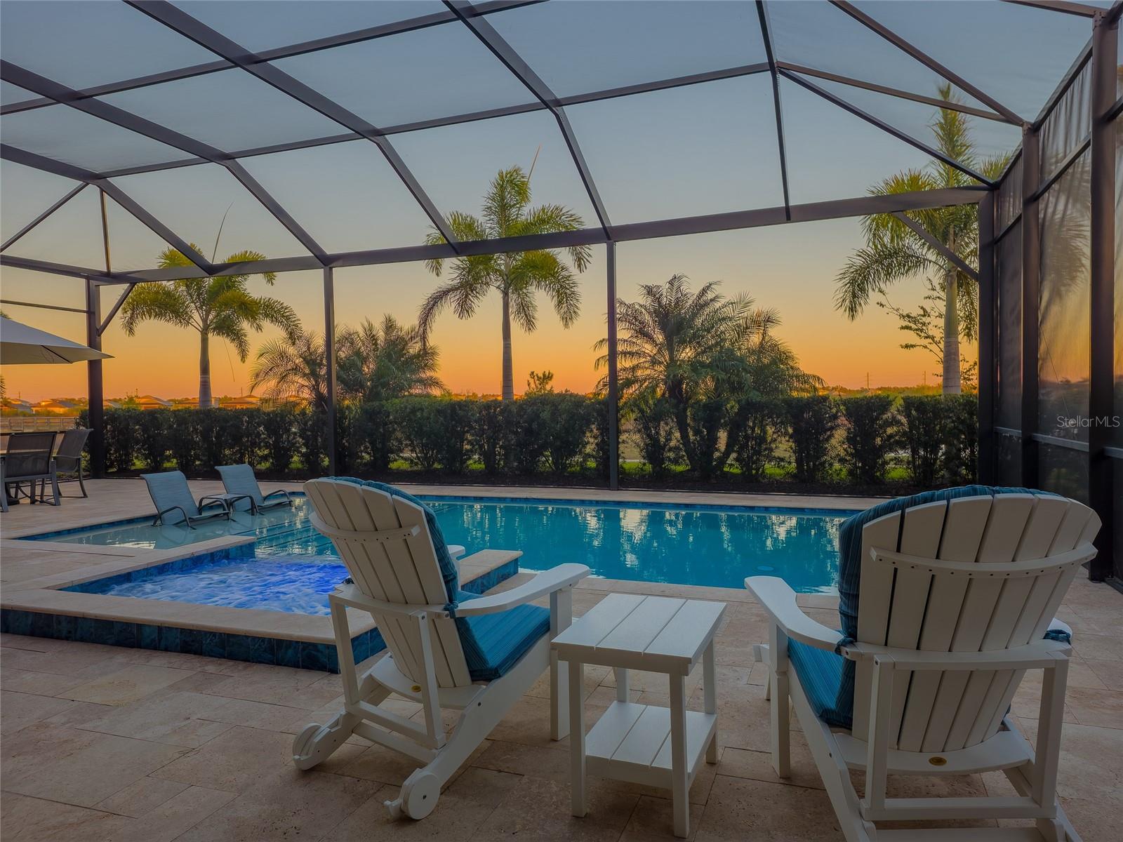 8252 REDONDA LOOP