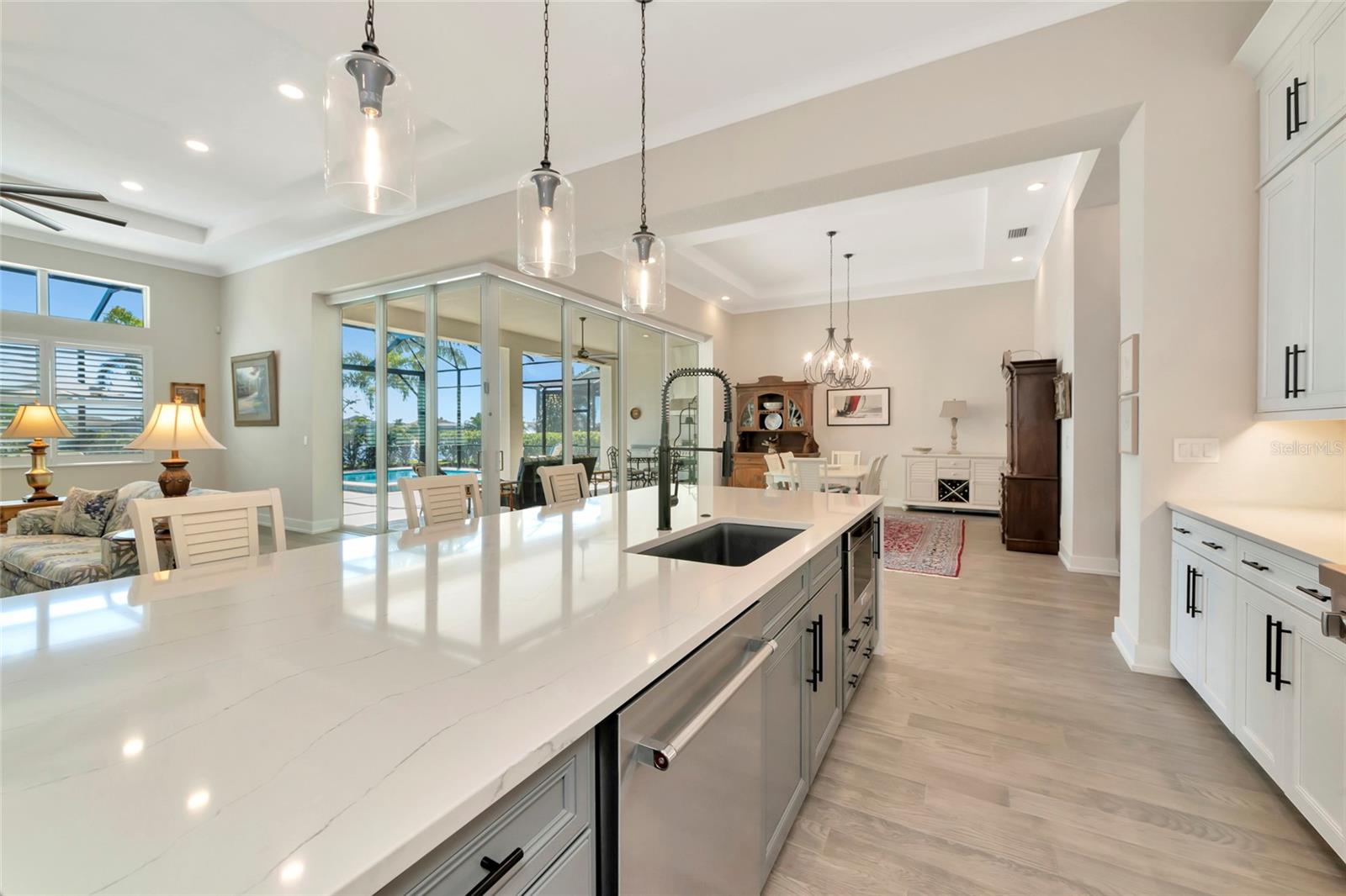 8252 REDONDA LOOP