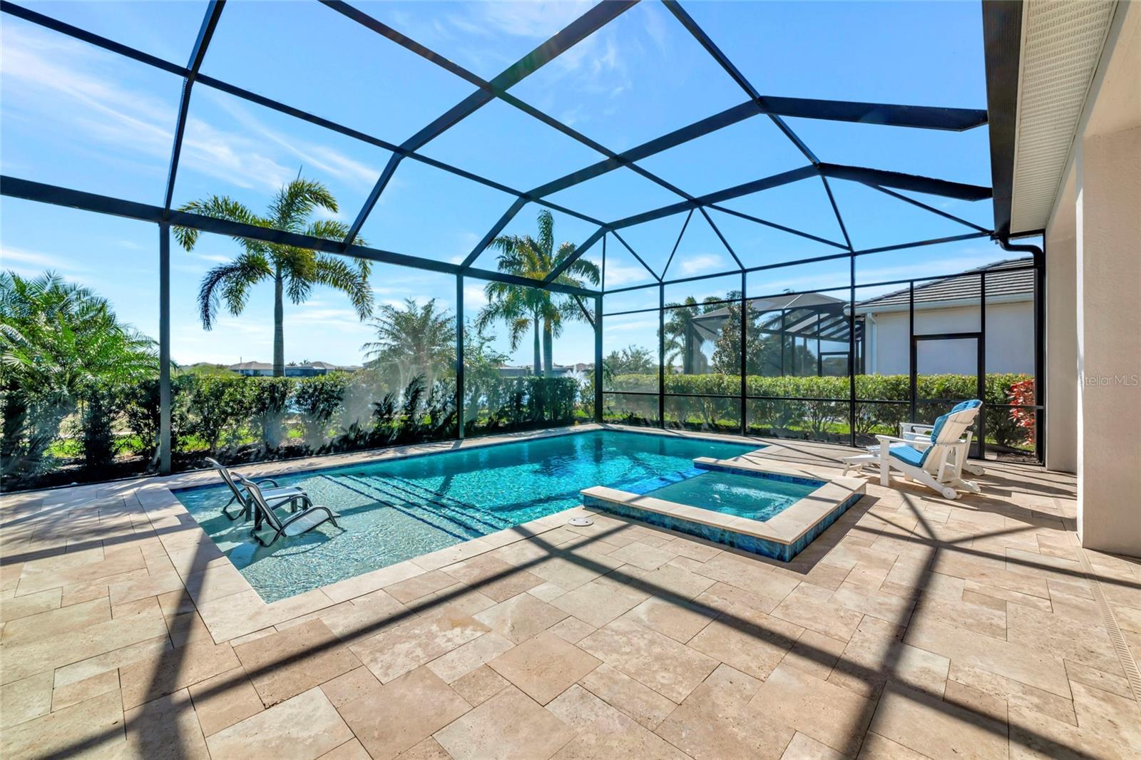 8252 REDONDA LOOP
