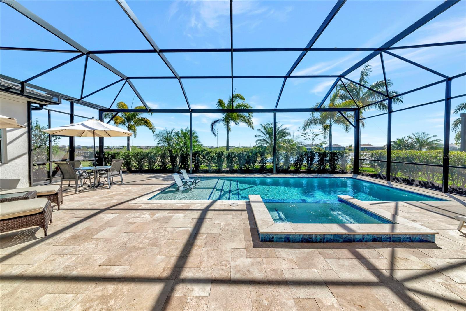 8252 REDONDA LOOP
