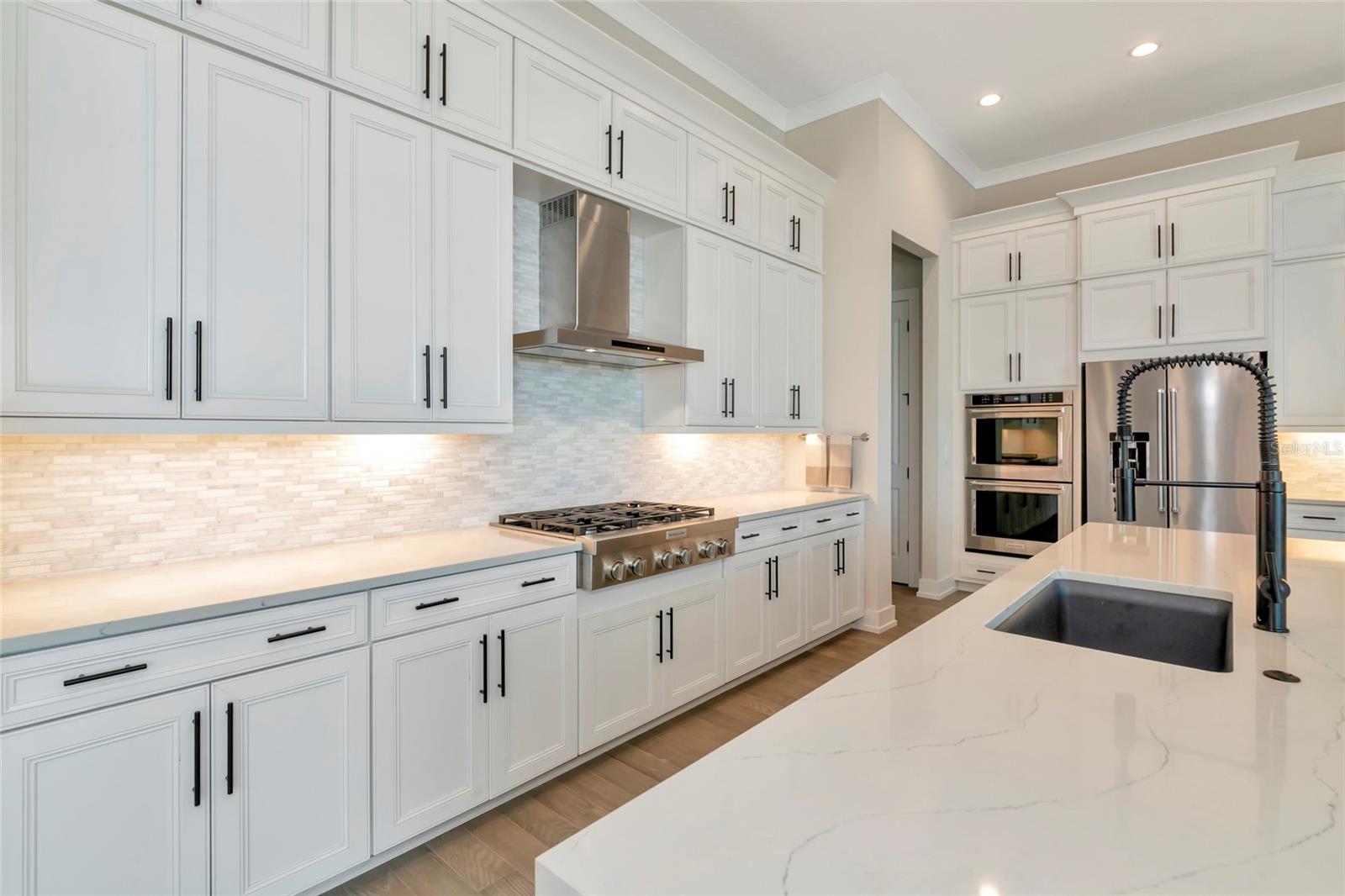 8252 REDONDA LOOP