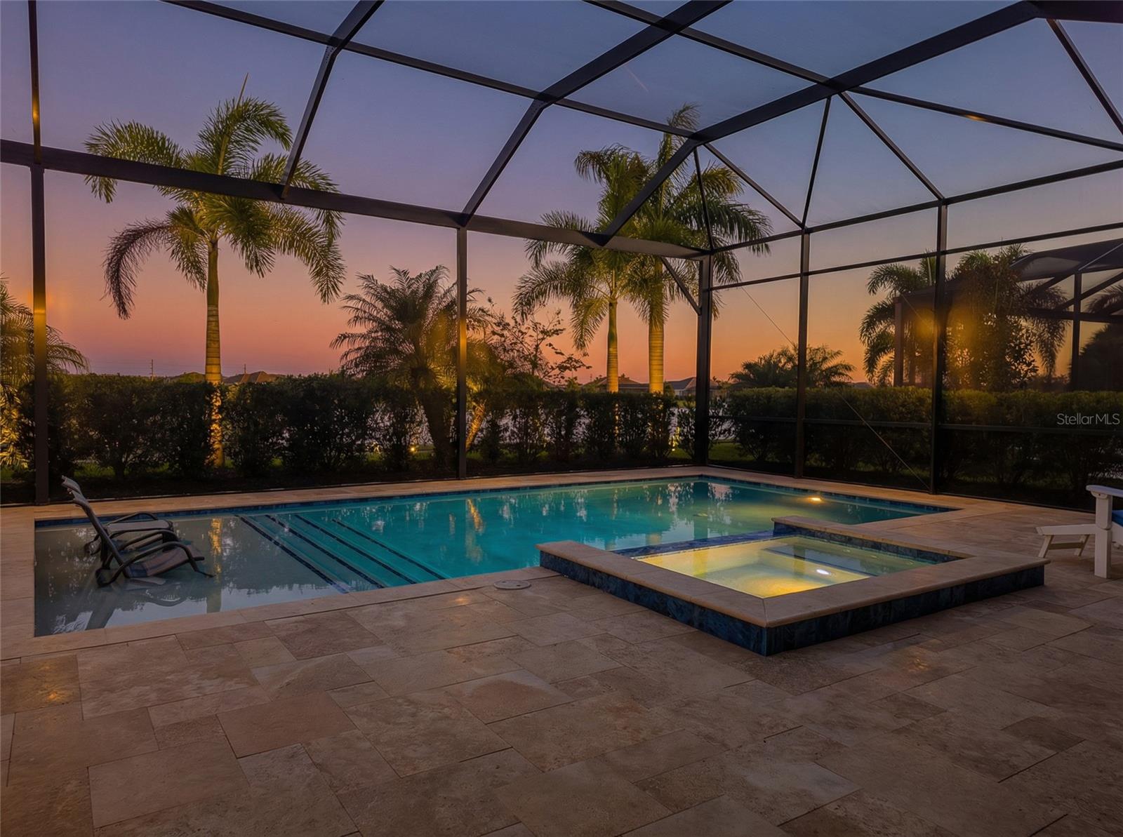 8252 REDONDA LOOP