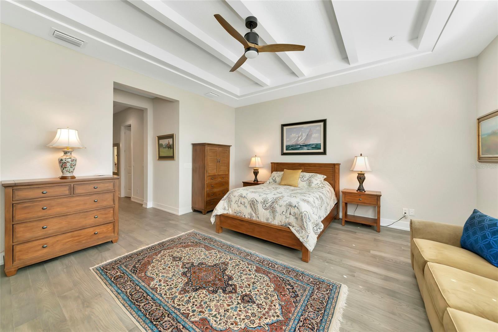 8252 REDONDA LOOP