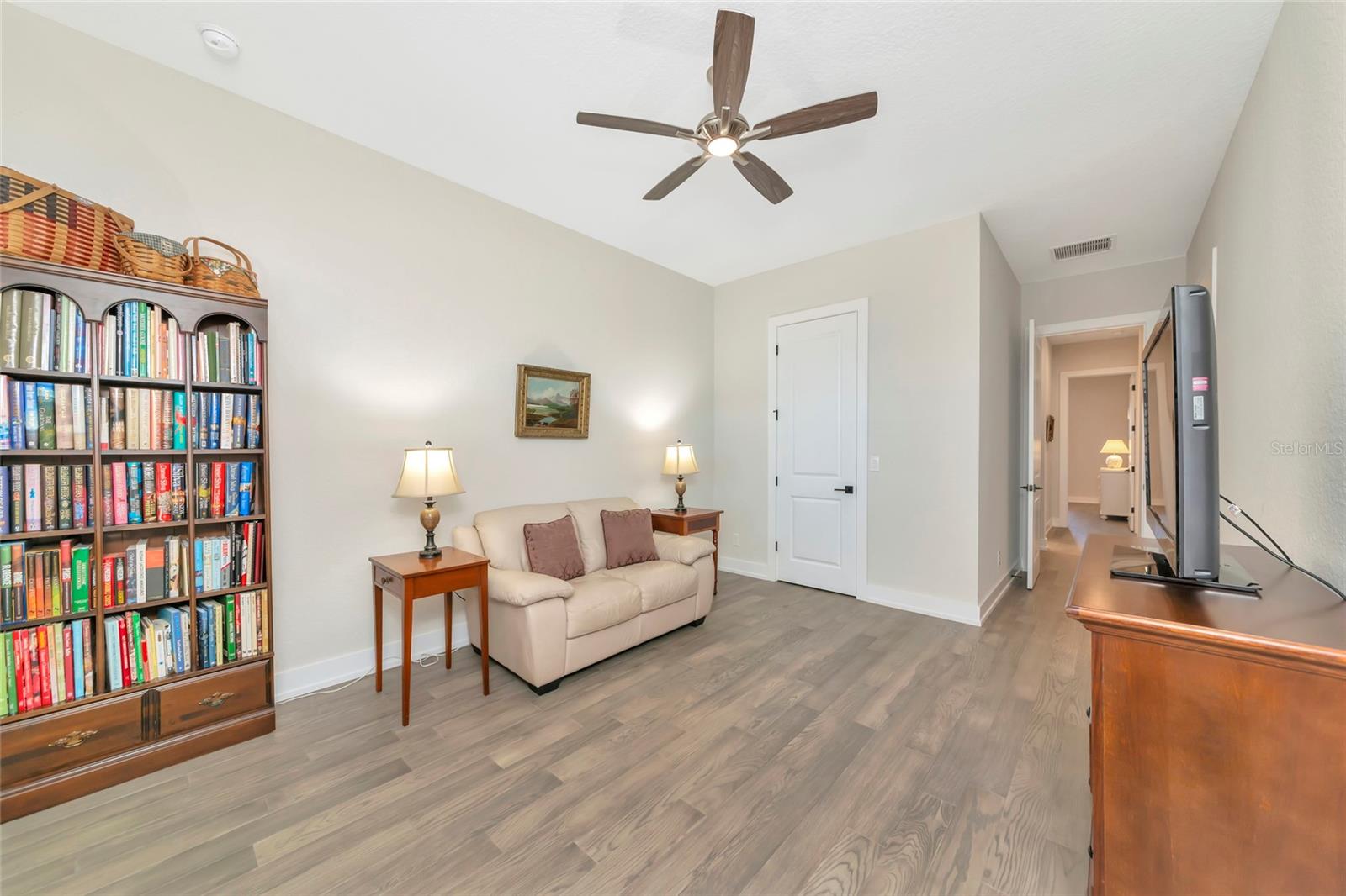 8252 REDONDA LOOP