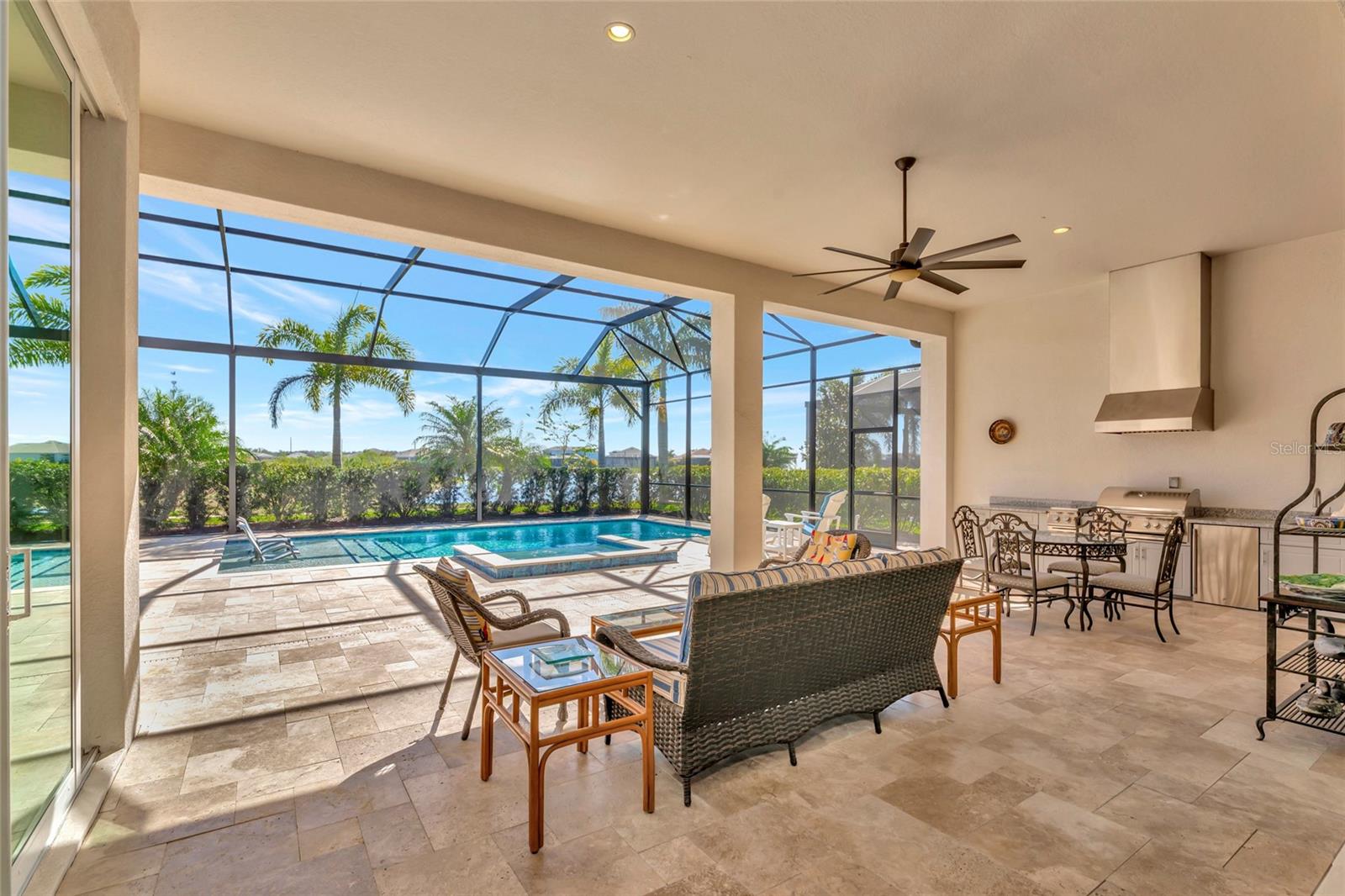8252 REDONDA LOOP