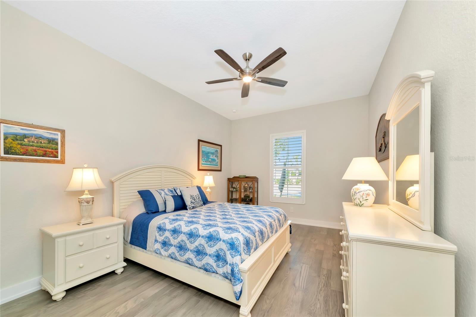 8252 REDONDA LOOP
