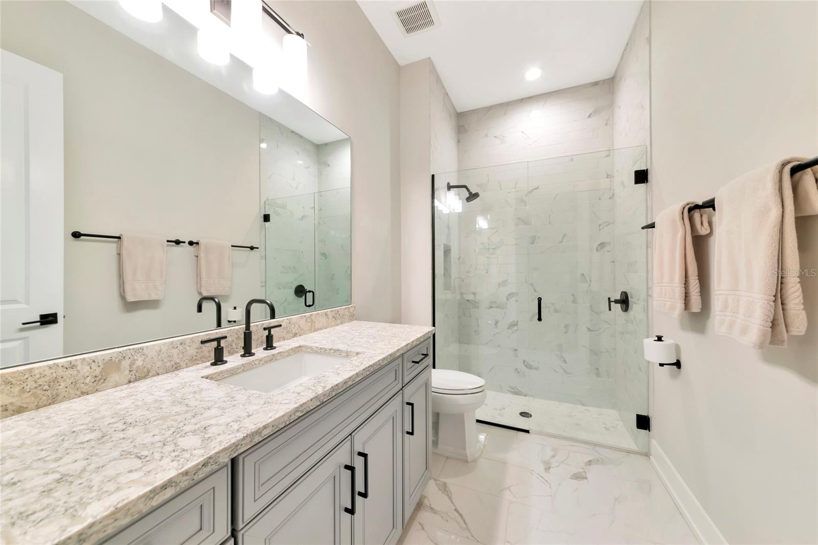 8252 REDONDA LOOP