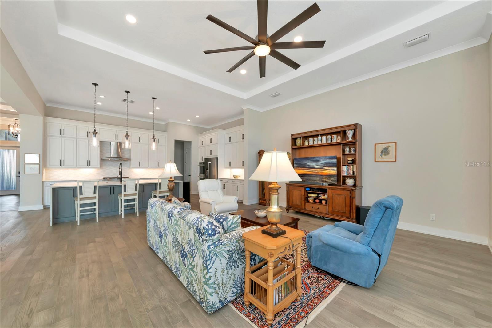 8252 REDONDA LOOP