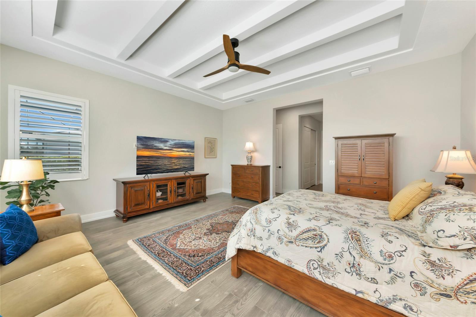 8252 REDONDA LOOP