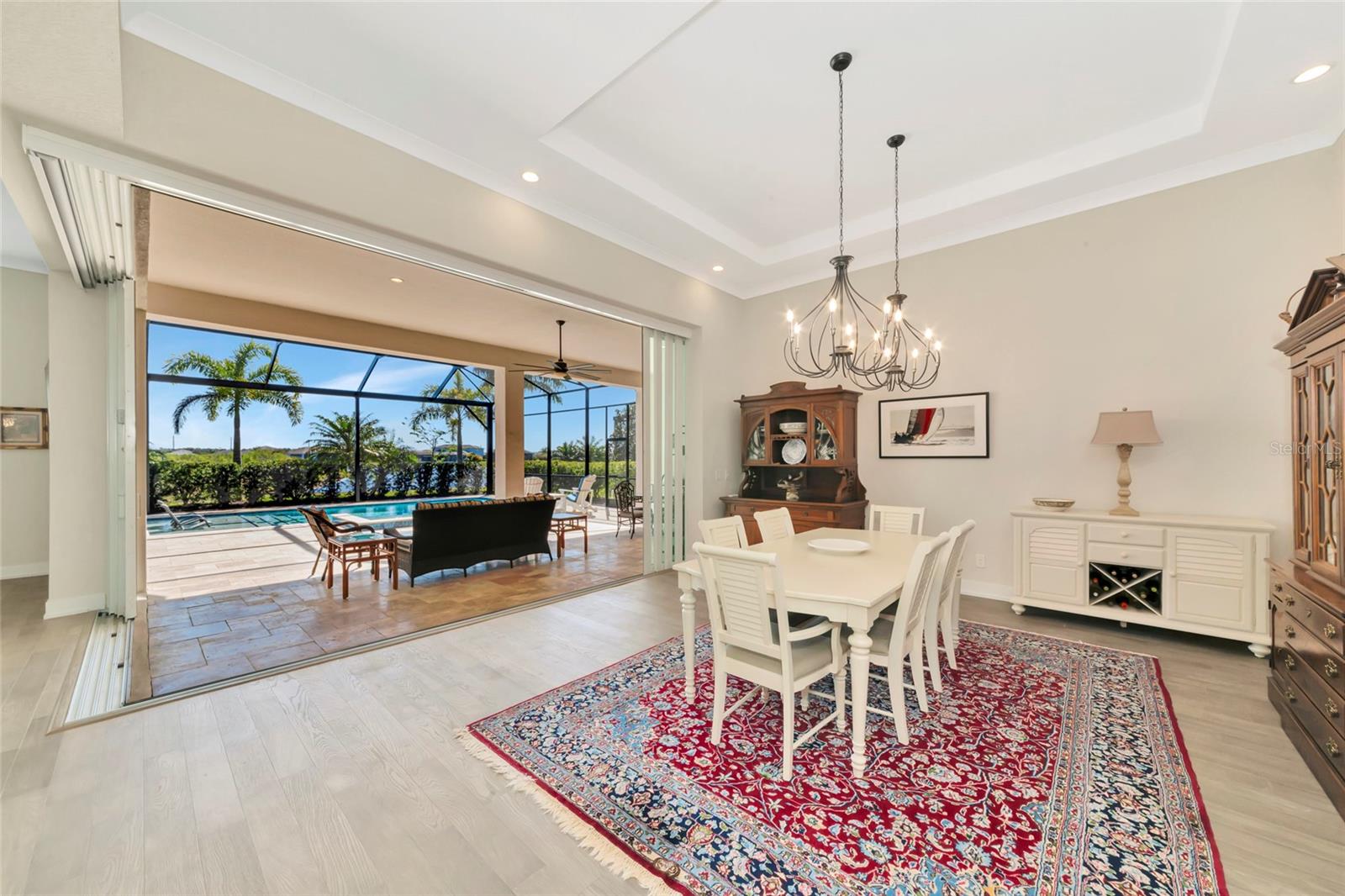 8252 REDONDA LOOP