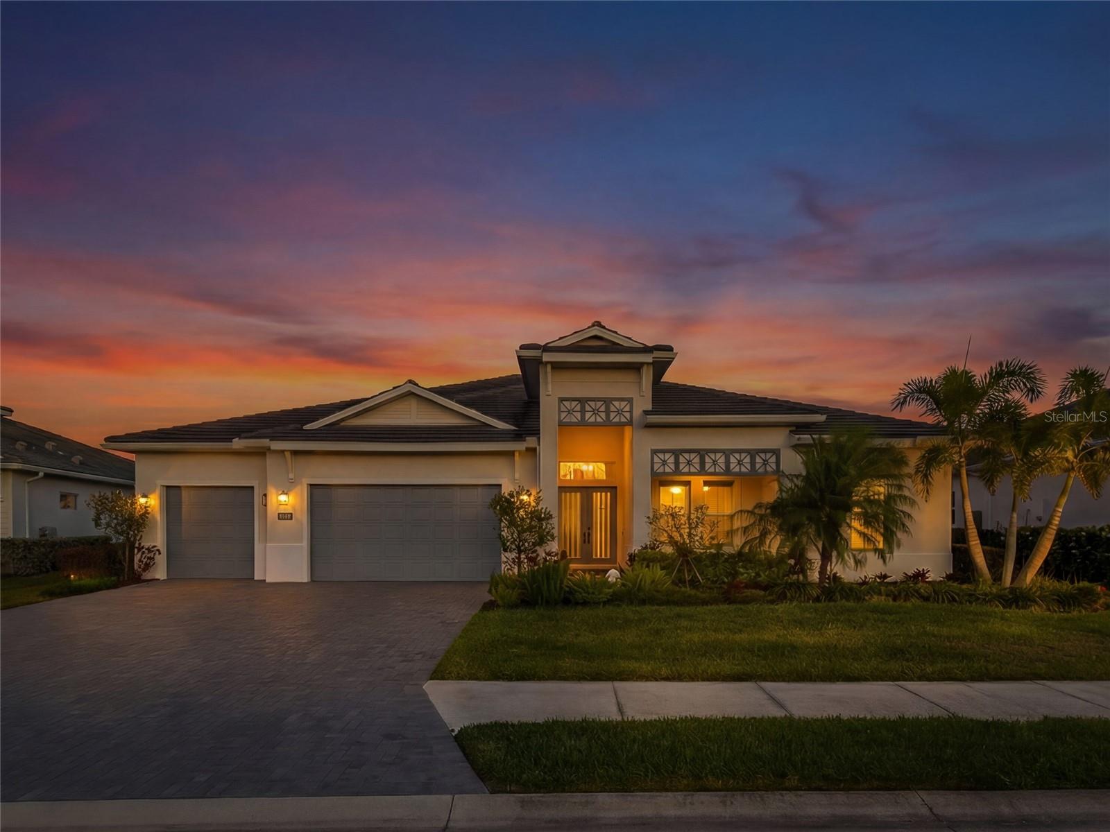8252 REDONDA LOOP