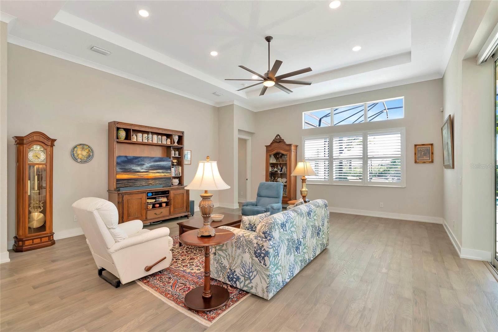 8252 REDONDA LOOP