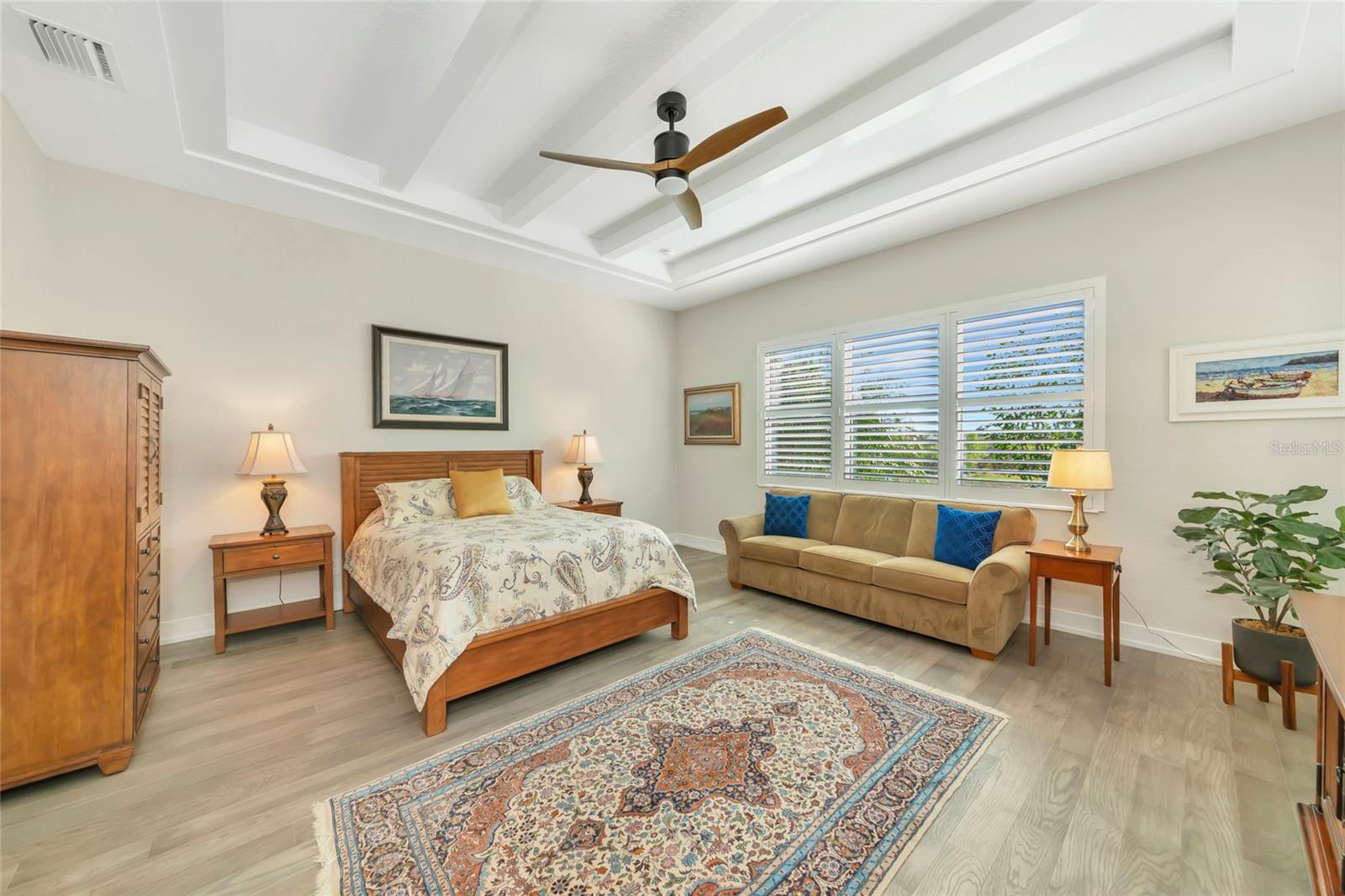 8252 REDONDA LOOP