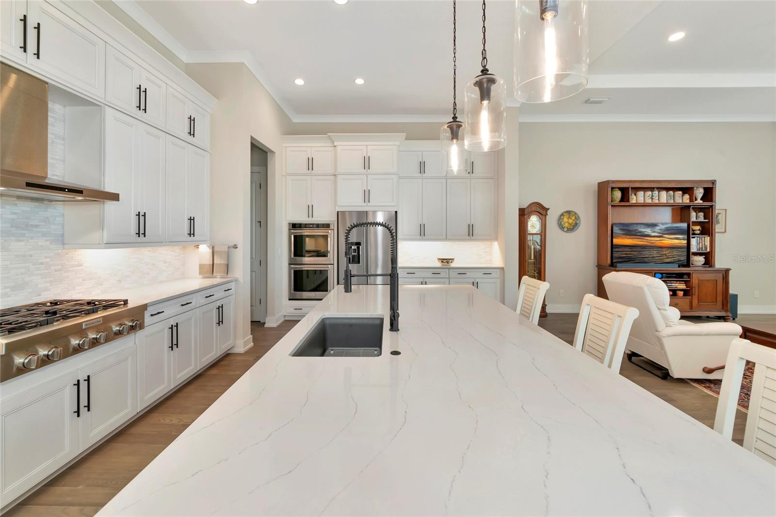 8252 REDONDA LOOP