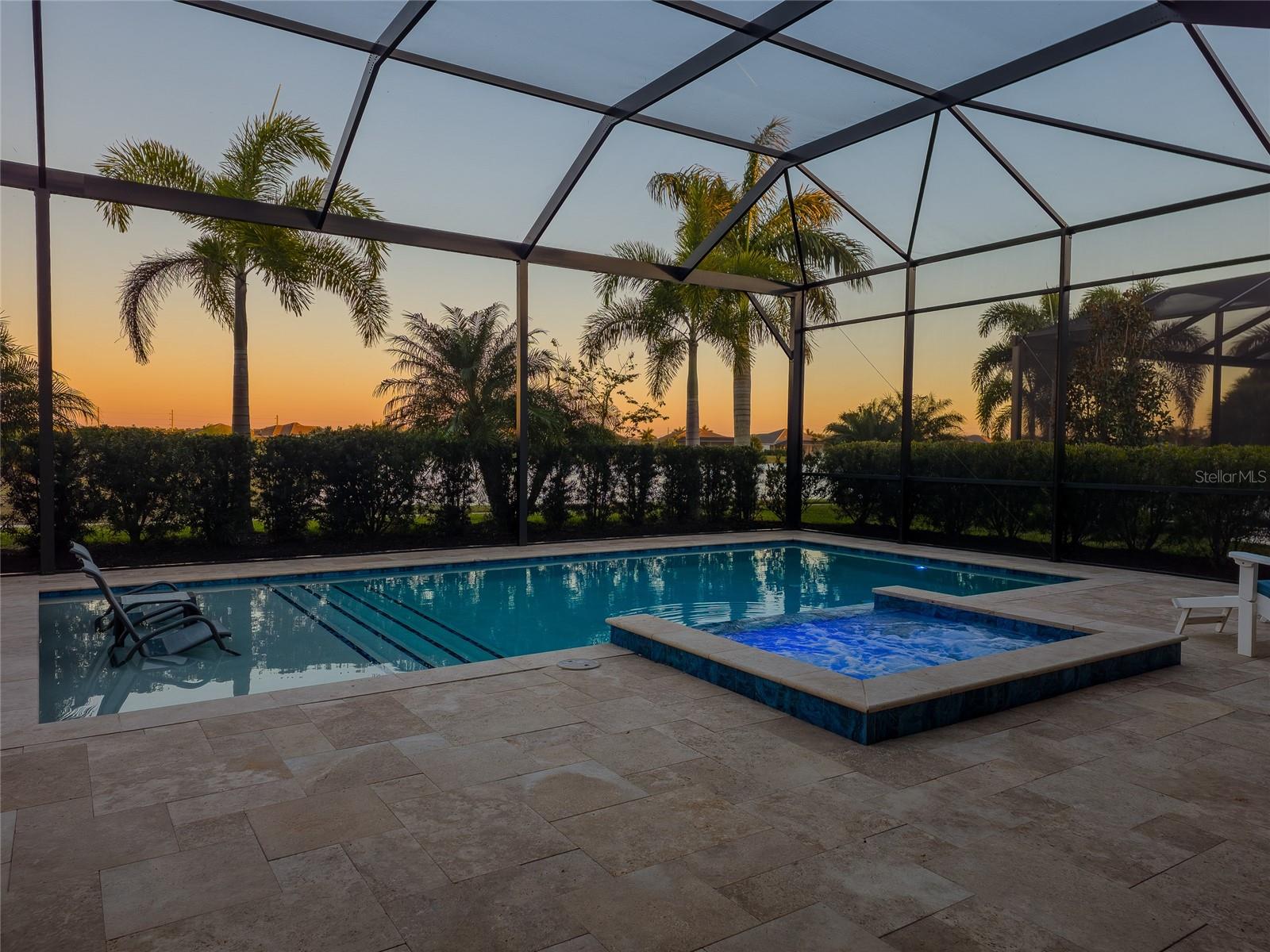 8252 REDONDA LOOP