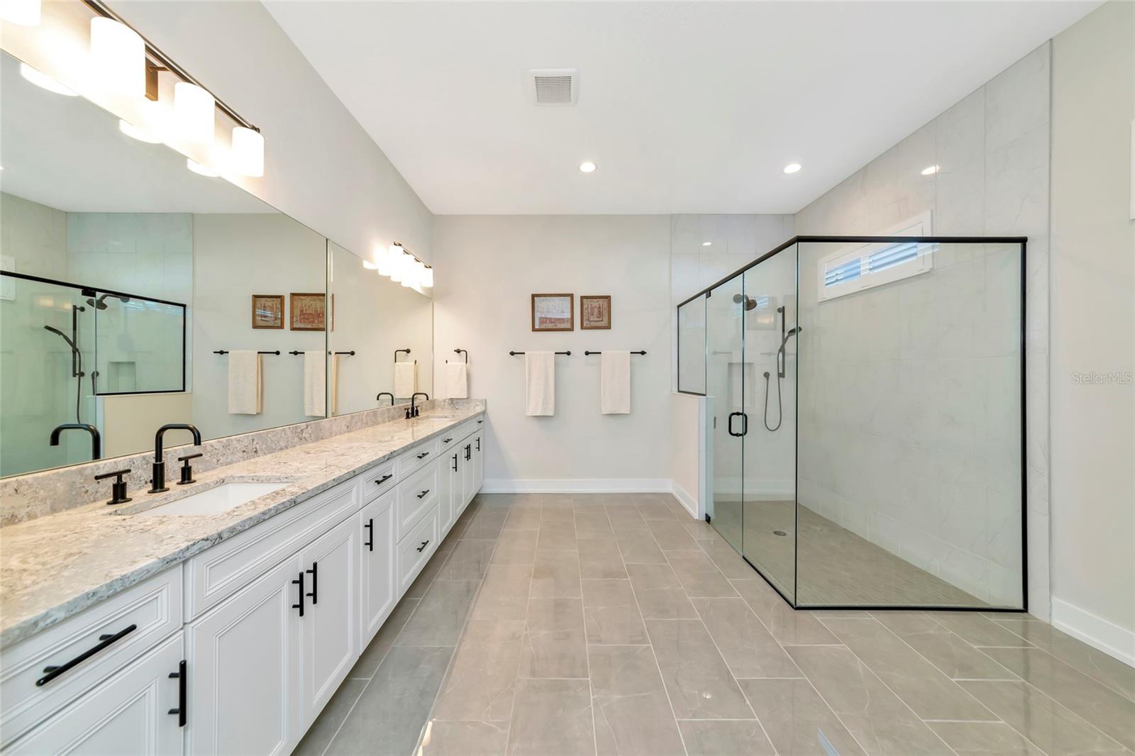 8252 REDONDA LOOP
