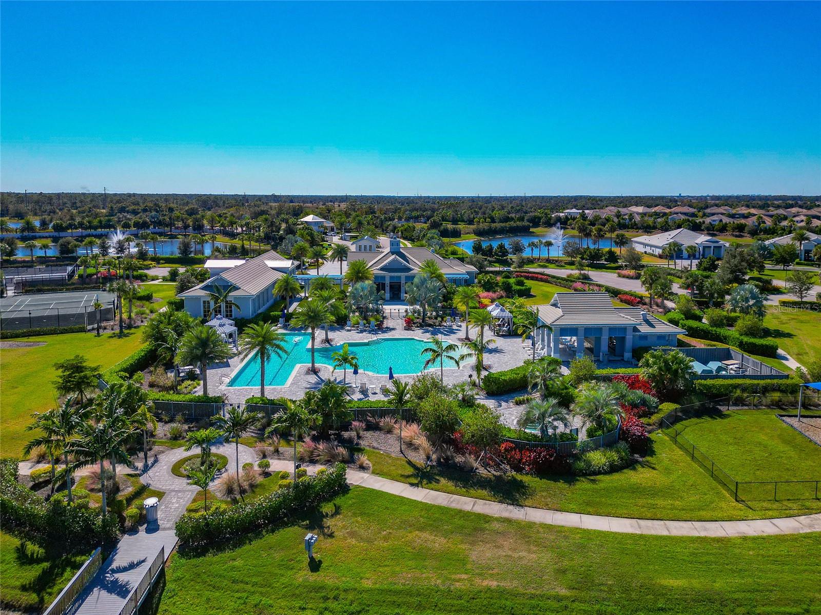 8252 REDONDA LOOP