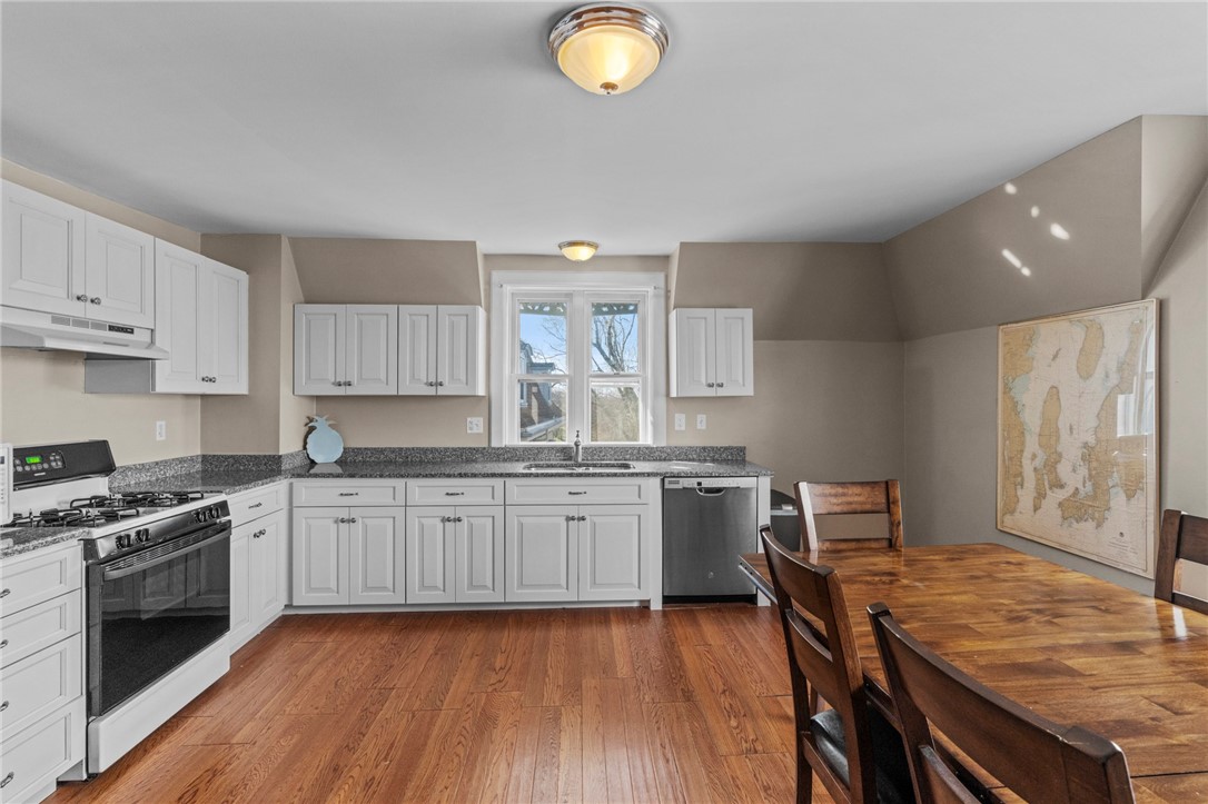 569 Spring Street 3