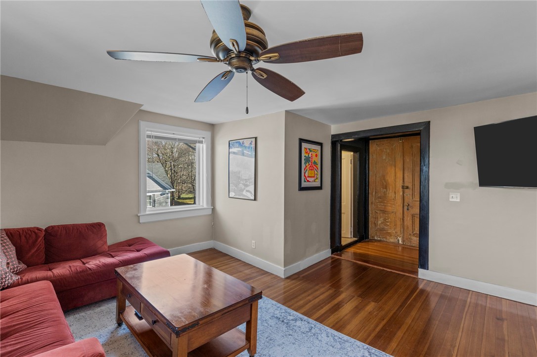 569 Spring Street 3
