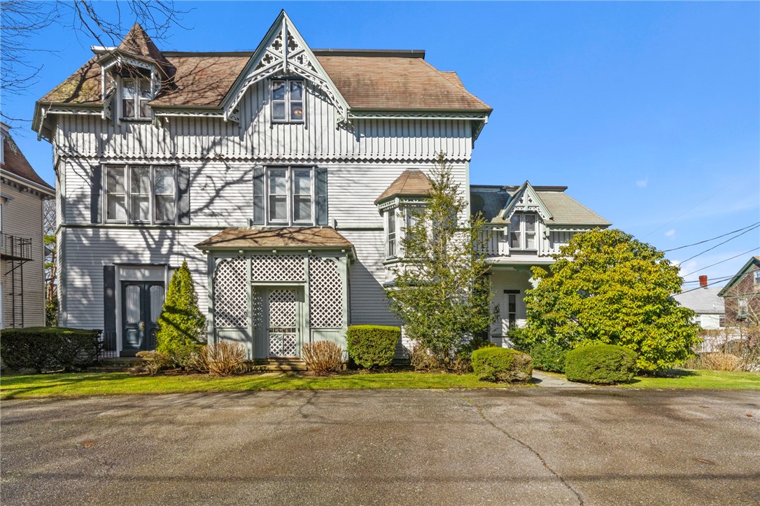 569 Spring Street 3