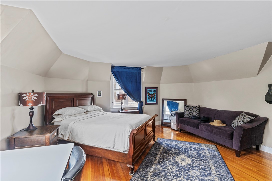 569 Spring Street 3