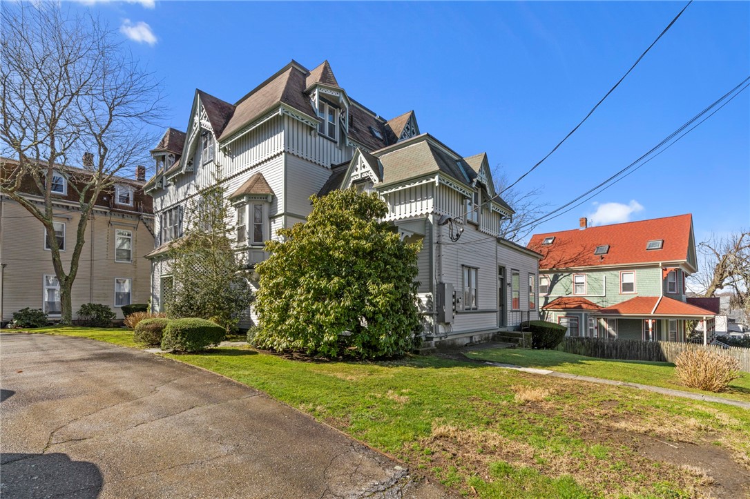 569 Spring Street 3