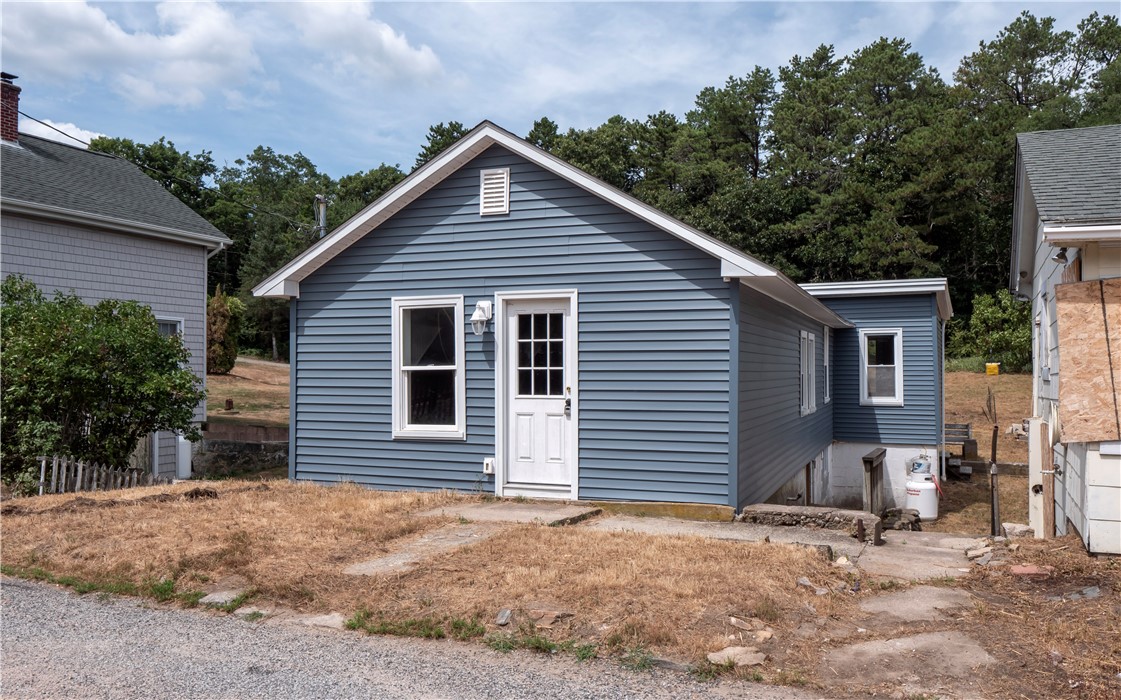 38 Railroad Avenue