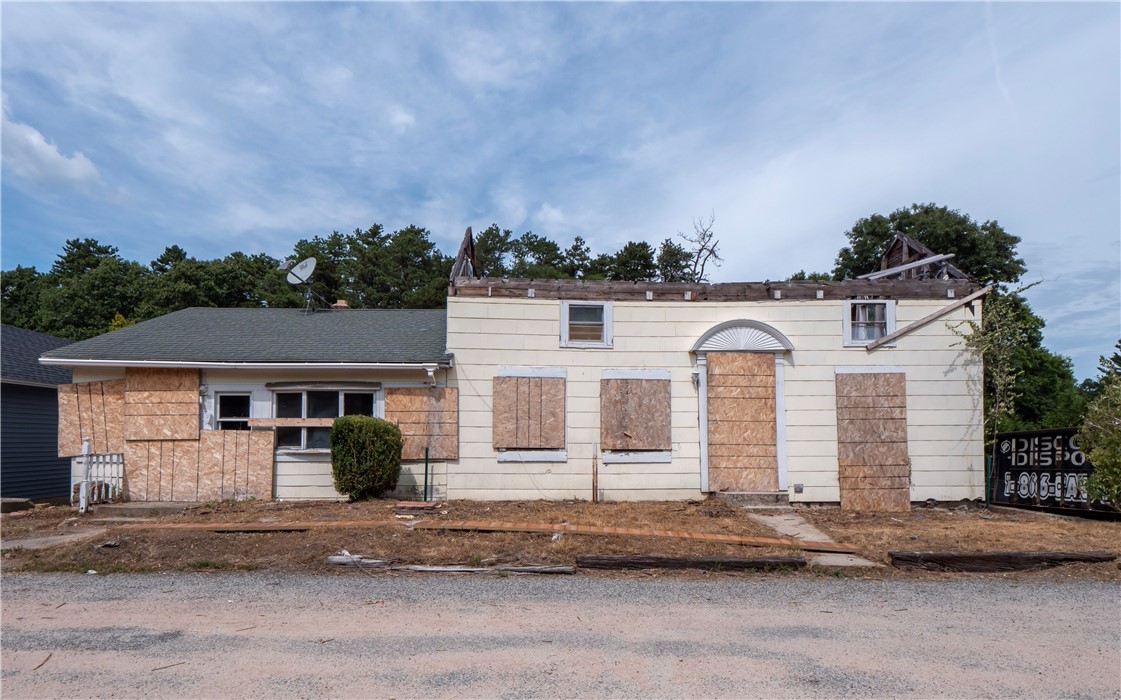38 Railroad Avenue
