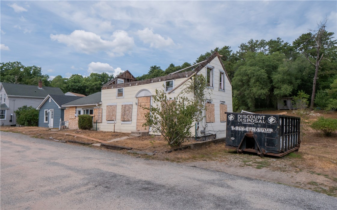 38 Railroad Avenue