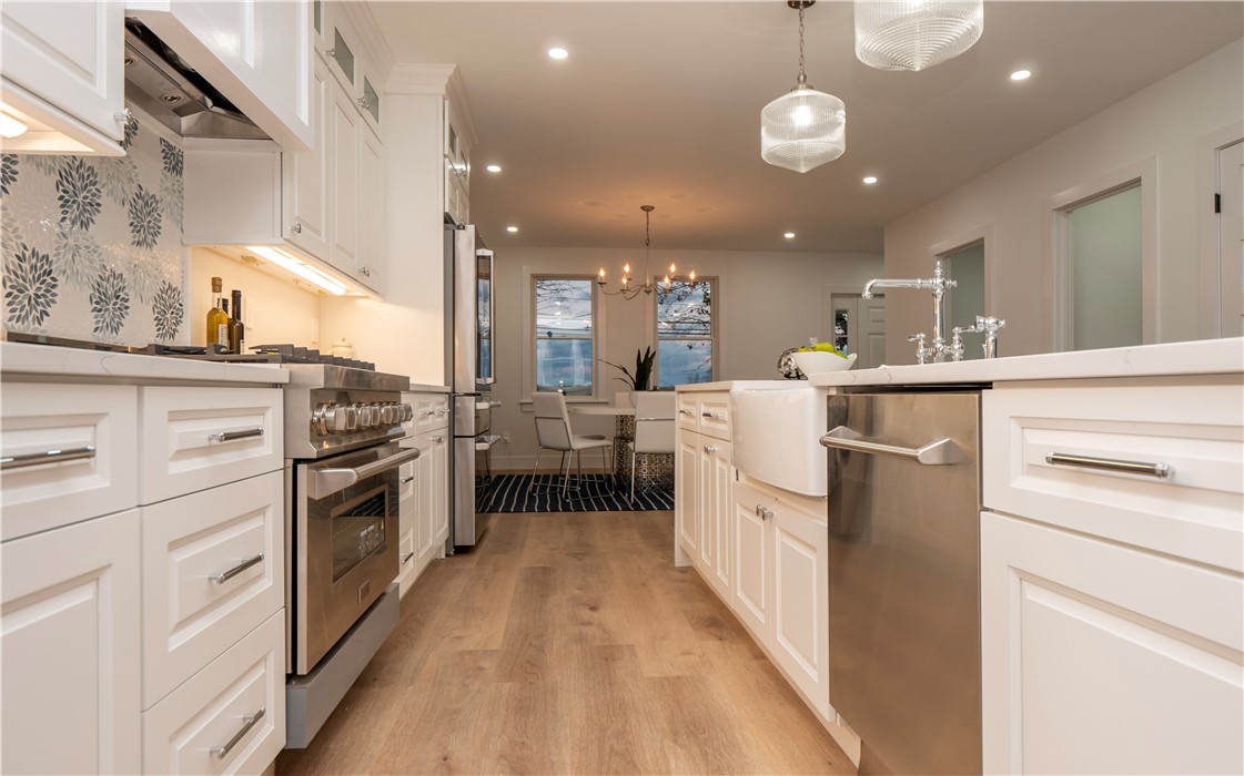 1096 East Main Road
