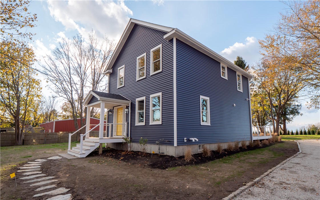 1096 East Main Road