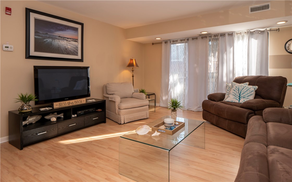 125 Van Zandt Avenue 205