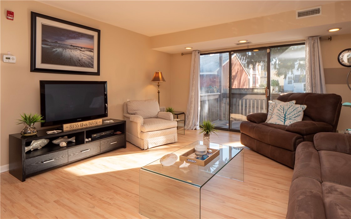 125 Van Zandt Avenue 205