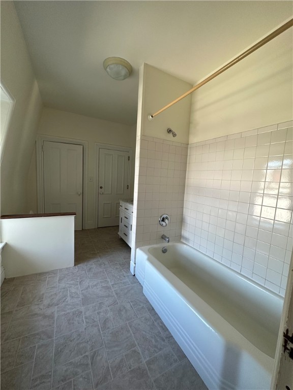 2951 East Main Road 5